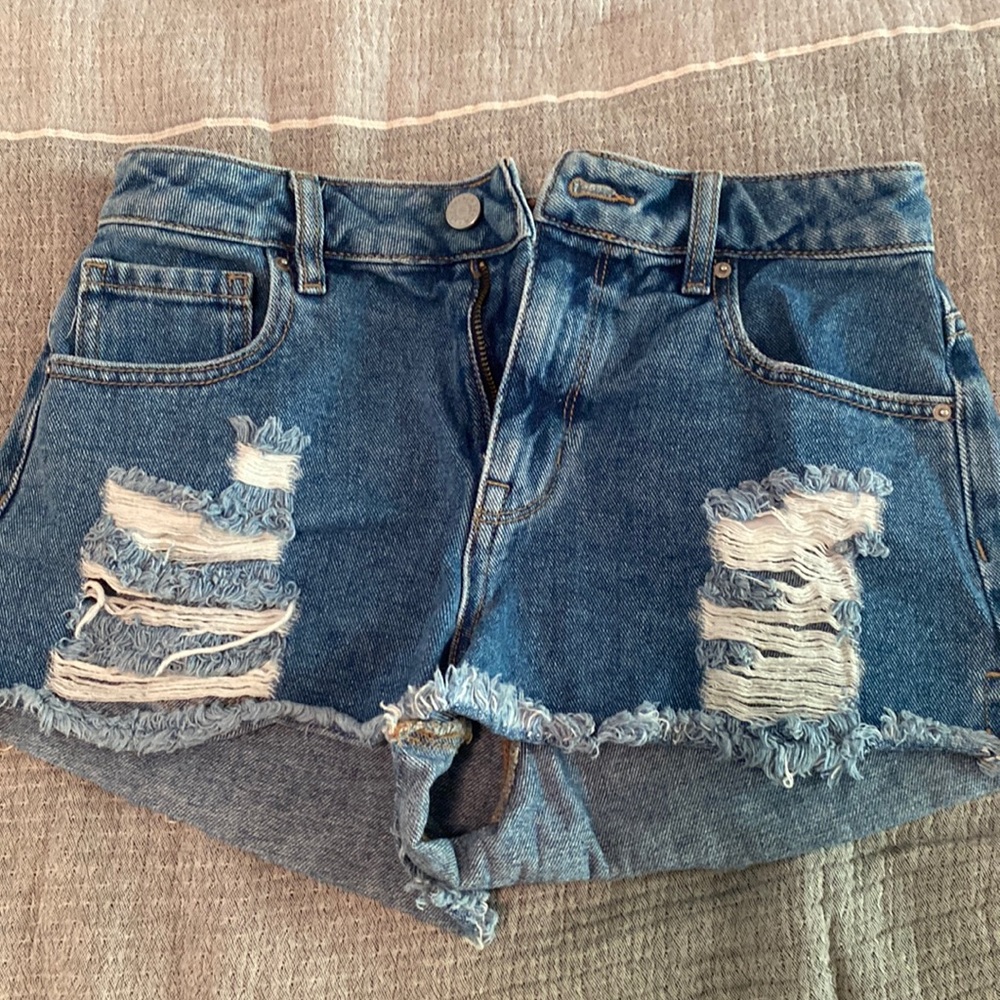 Pacsun high rise festival distressed denim! Size 26